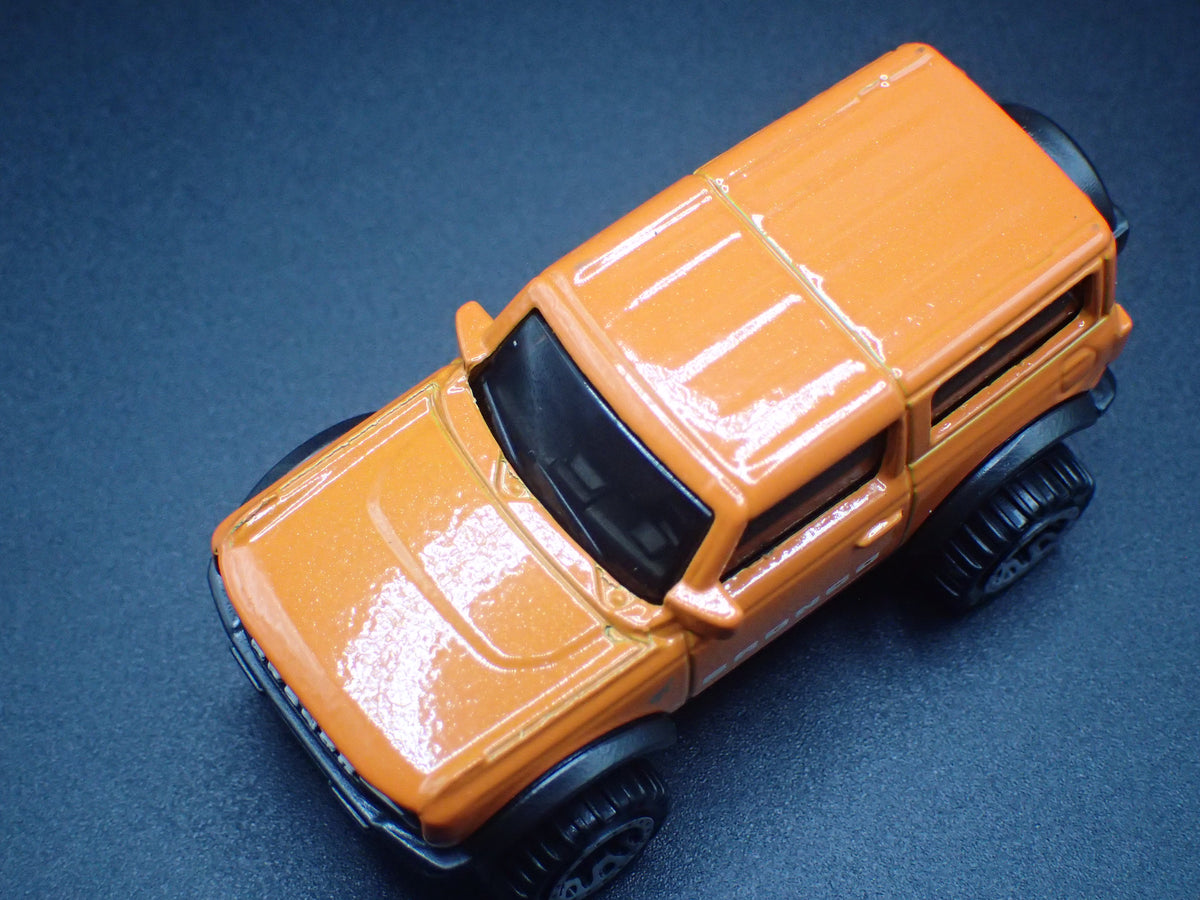 2021-2026 FORD BRONCO 2 TWO DOOR ORANGE 1:64 SCALE DIORAMA DIECAST MODEL CAR