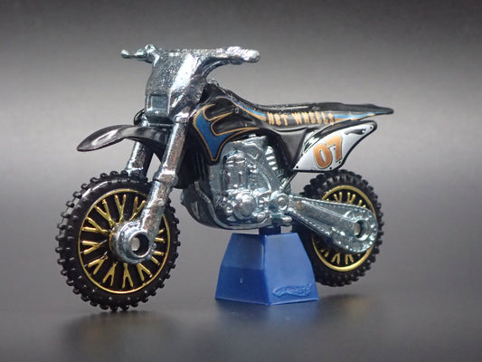 DIRT BIKE HW450F MOTORCYCLE HOT WHEELS 1:64 HW SCALE DIORAMA DIECAST MODEL CAR
