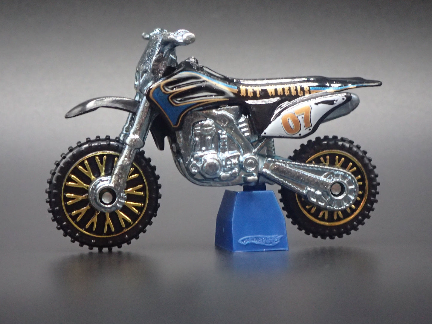 DIRT BIKE HW450F MOTORCYCLE HOT WHEELS 1:64 HW SCALE DIORAMA DIECAST MODEL CAR