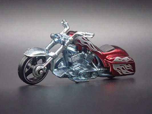 BAD BAGGER MOTORCYCLE RED HOT WHEELS 1:64 HW SCALE DIORAMA DIECAST MODEL CAR