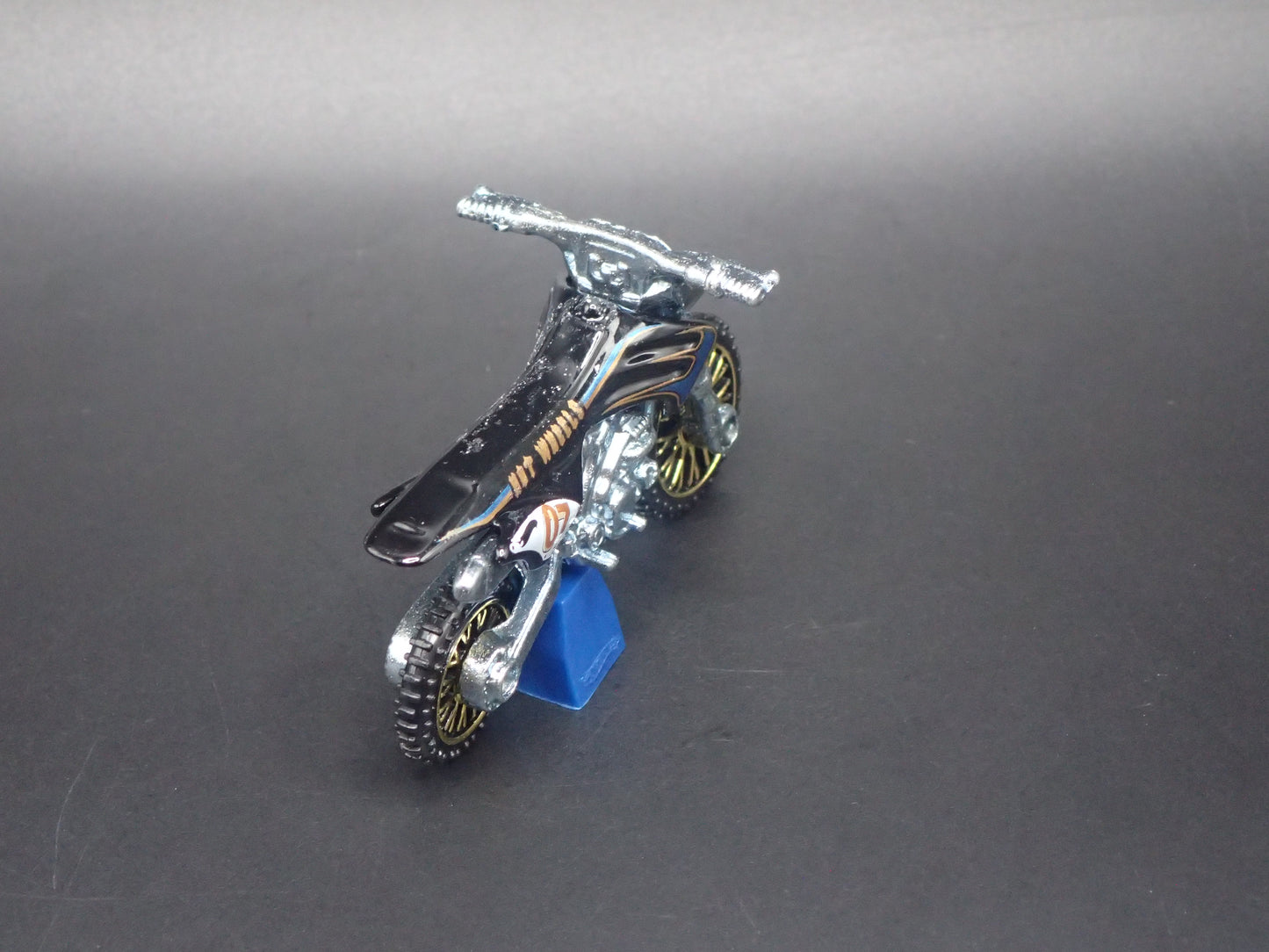 DIRT BIKE HW450F MOTORCYCLE HOT WHEELS 1:64 HW SCALE DIORAMA DIECAST MODEL CAR
