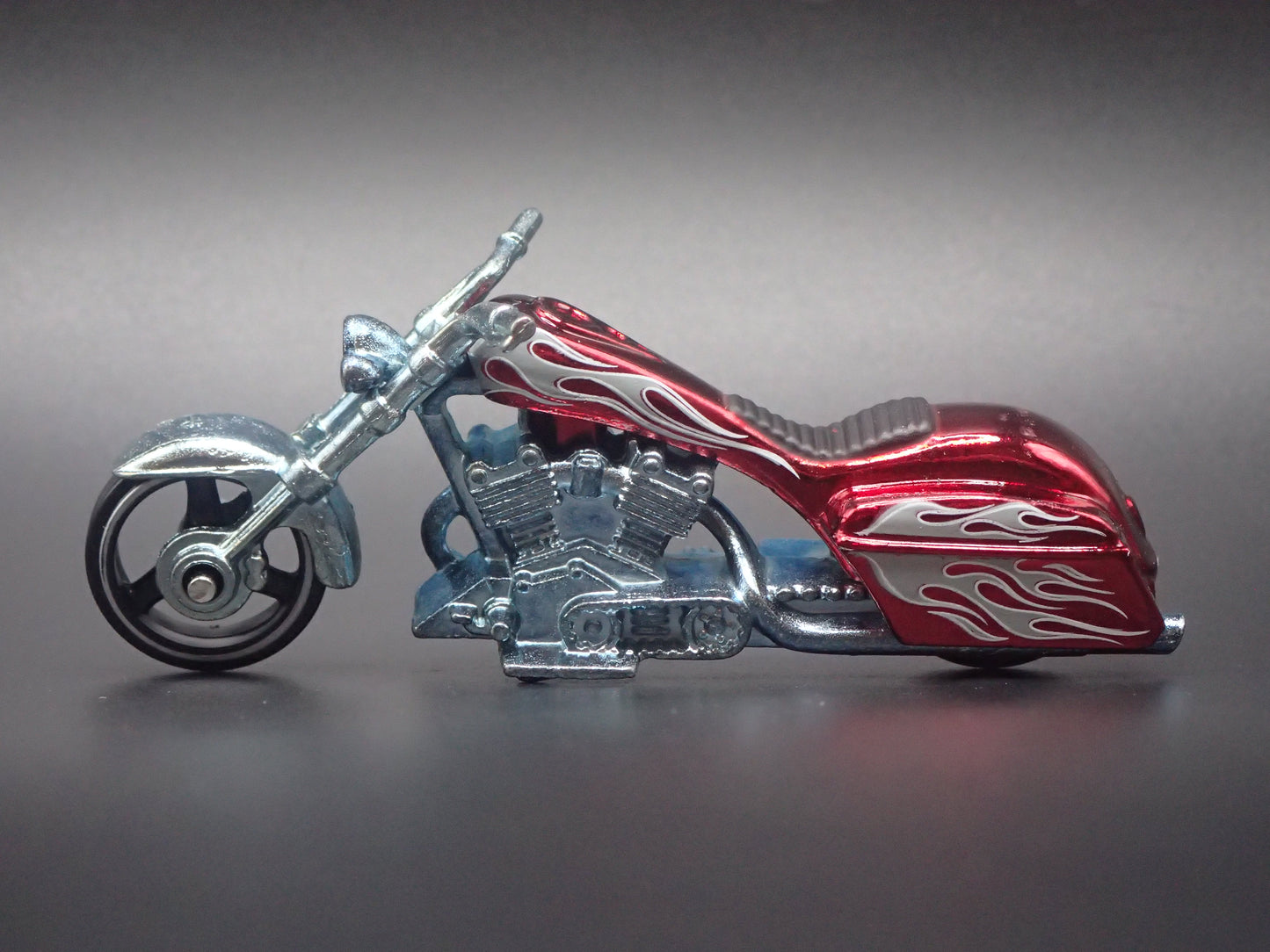 BAD BAGGER MOTORCYCLE RED HOT WHEELS 1:64 HW SCALE DIORAMA DIECAST MODEL CAR