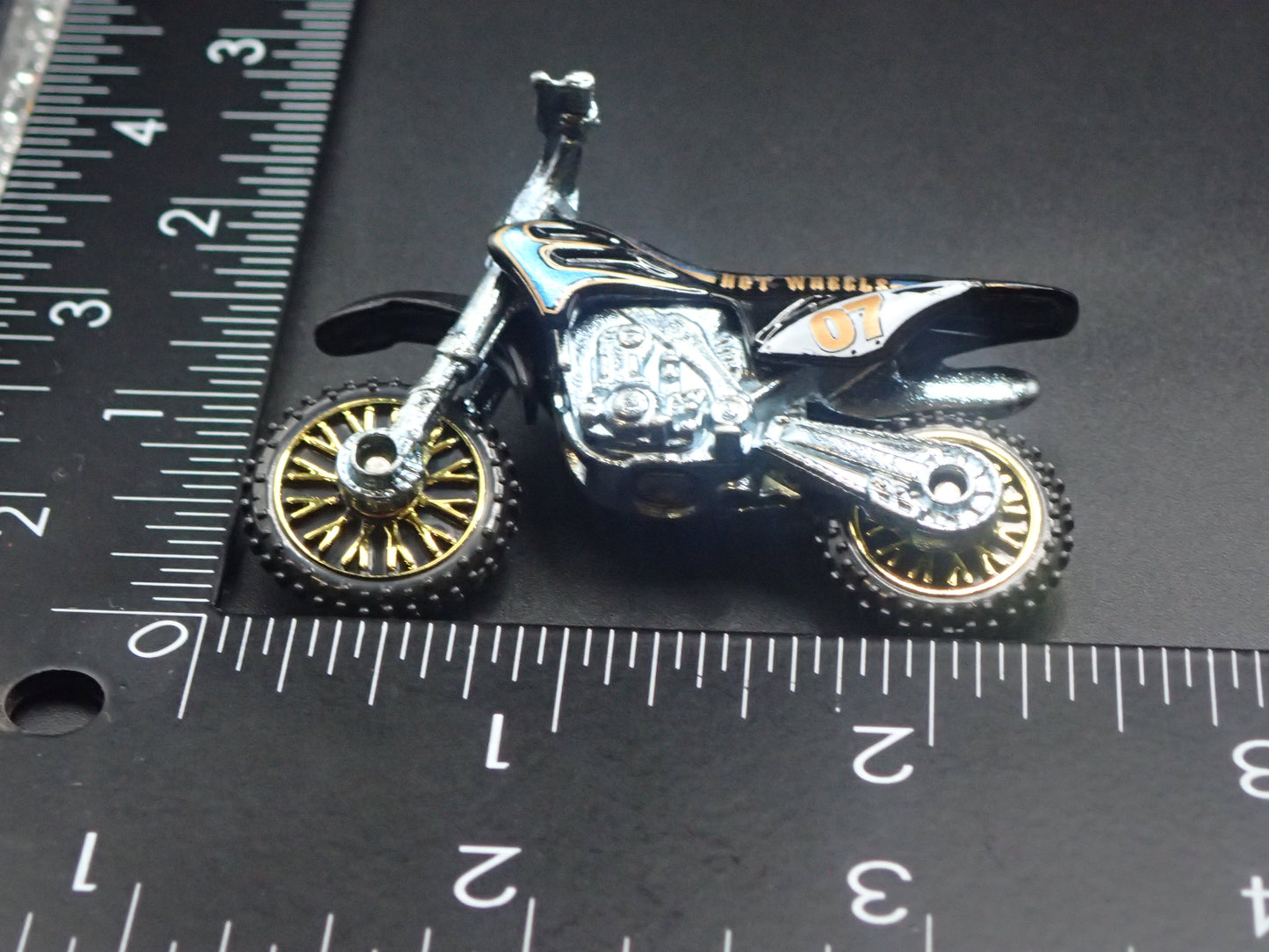 DIRT BIKE HW450F MOTORCYCLE HOT WHEELS 1:64 HW SCALE DIORAMA DIECAST MODEL CAR