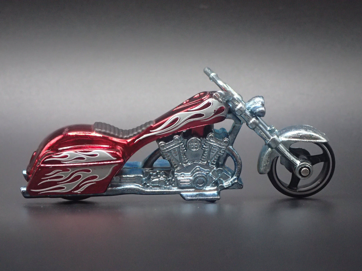 BAD BAGGER MOTORCYCLE RED HOT WHEELS 1:64 HW SCALE DIORAMA DIECAST MODEL CAR