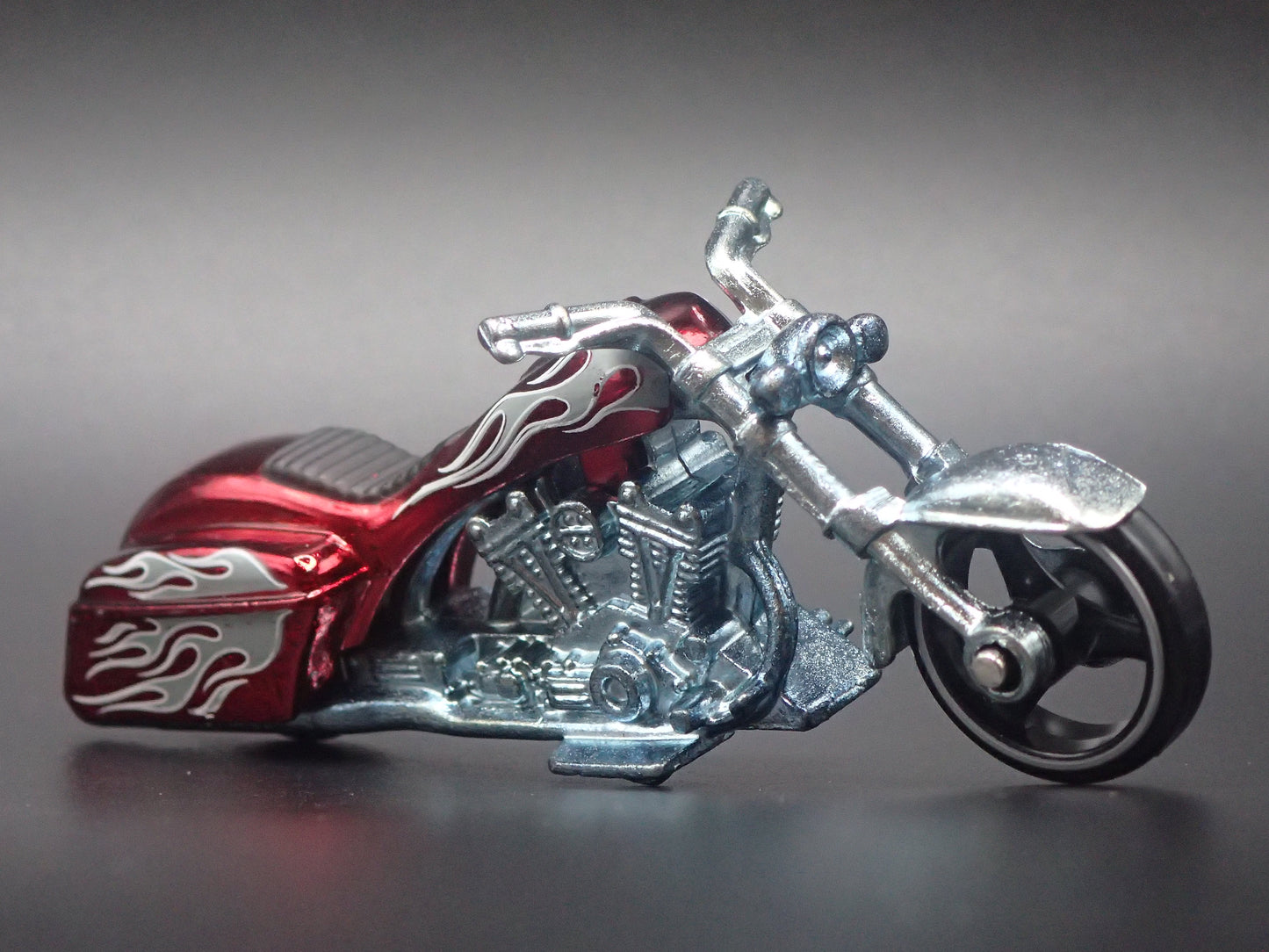 BAD BAGGER MOTORCYCLE RED HOT WHEELS 1:64 HW SCALE DIORAMA DIECAST MODEL CAR