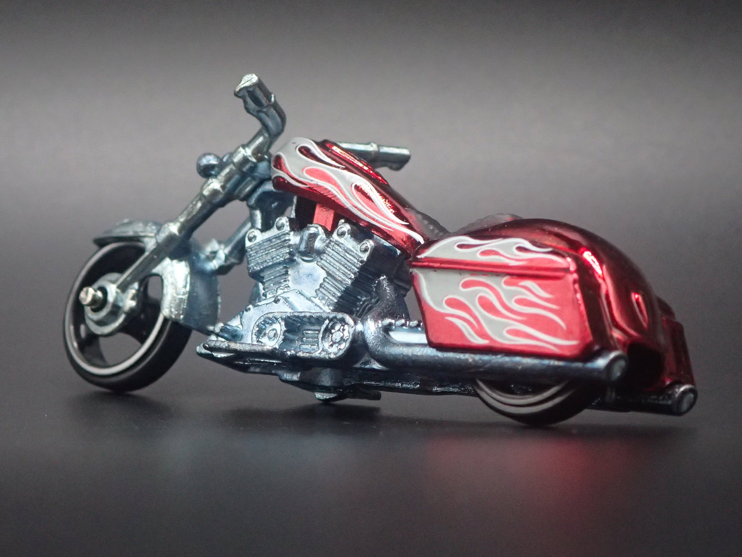 BAD BAGGER MOTORCYCLE RED HOT WHEELS 1:64 HW SCALE DIORAMA DIECAST MODEL CAR