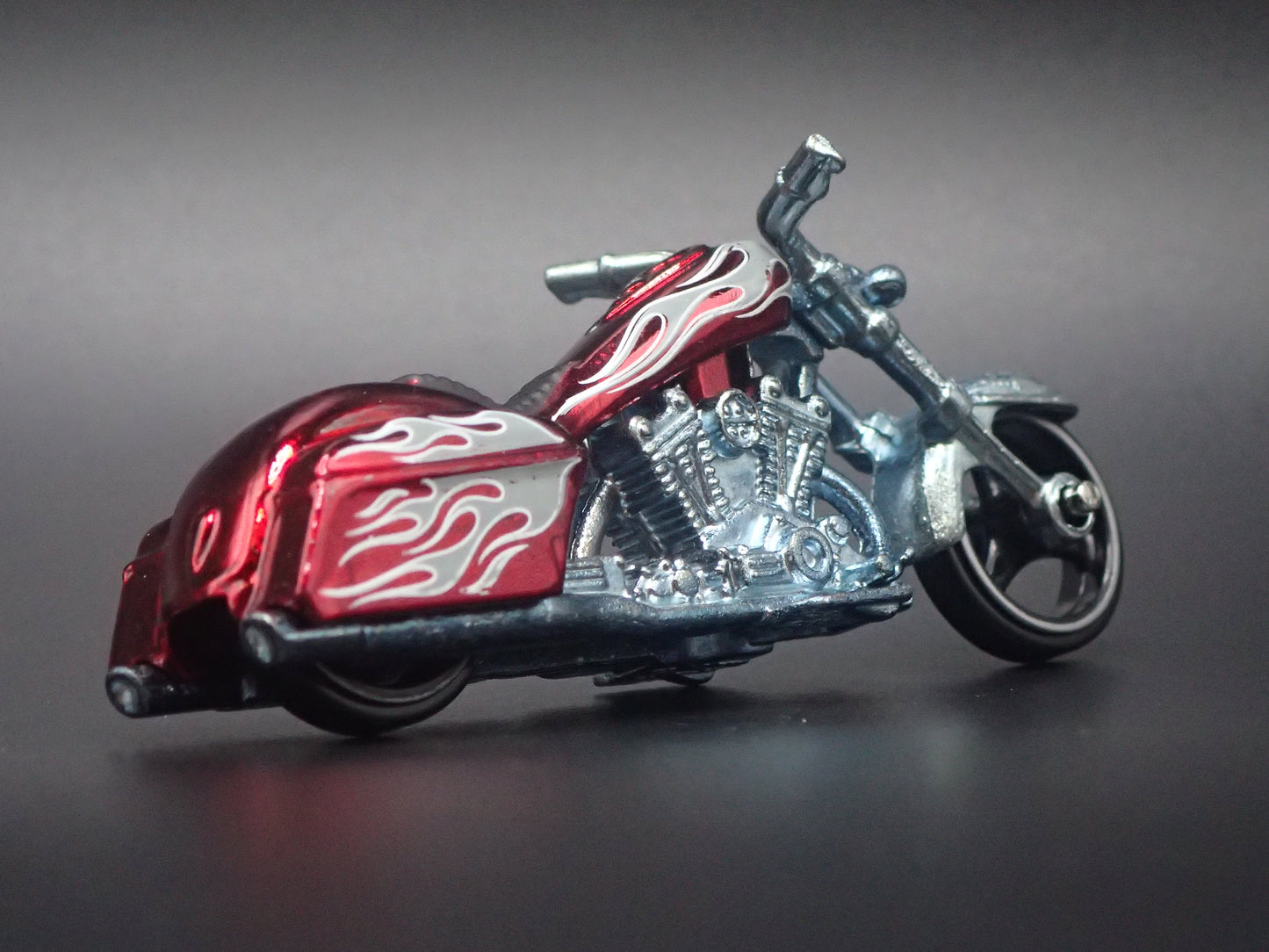 BAD BAGGER MOTORCYCLE RED HOT WHEELS 1:64 HW SCALE DIORAMA DIECAST MODEL CAR