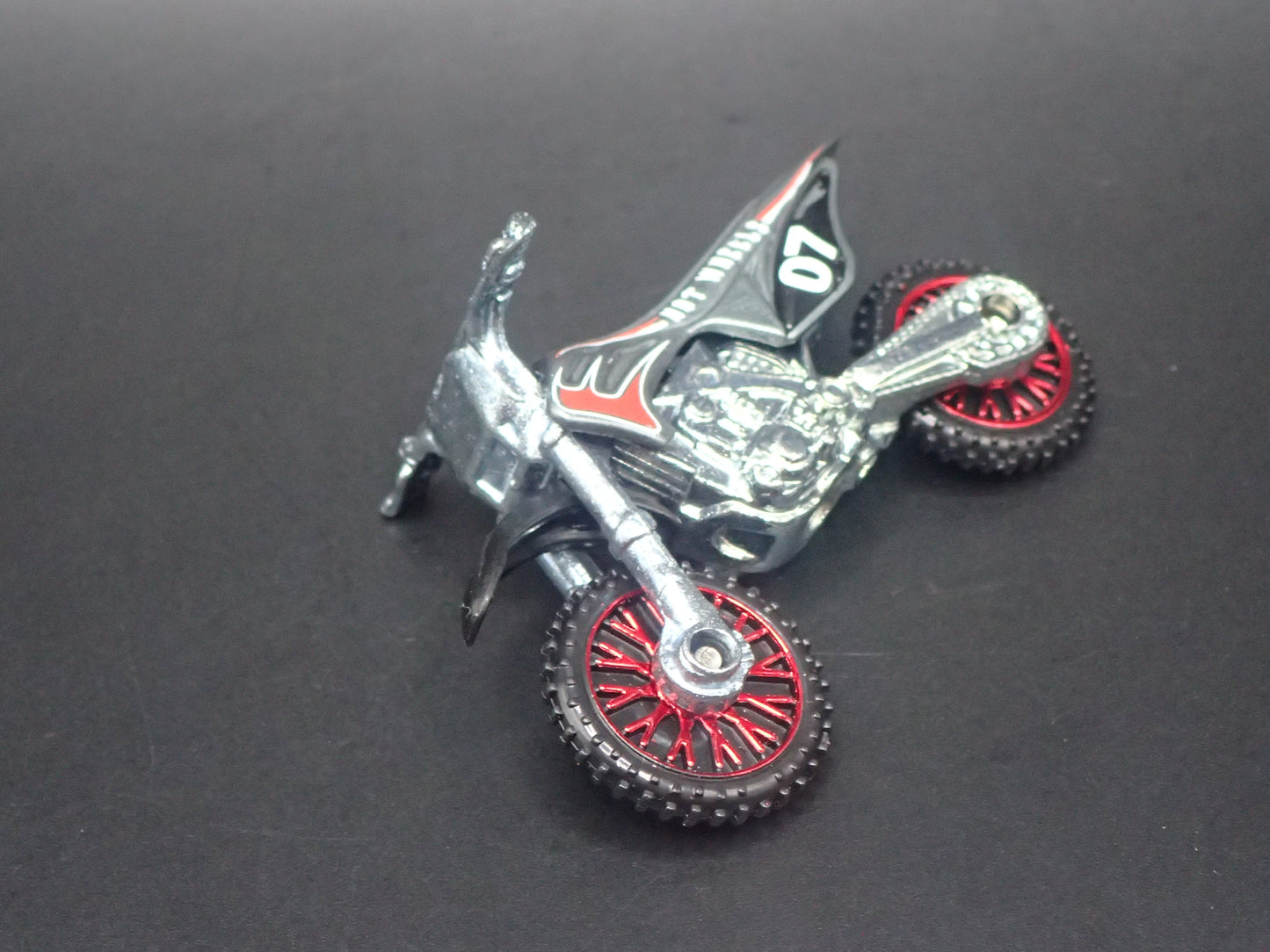 DIRT BIKE HW450F MOTORCYCLE HOT WHEELS 1:64 HW SCALE DIORAMA DIECAST MODEL CAR