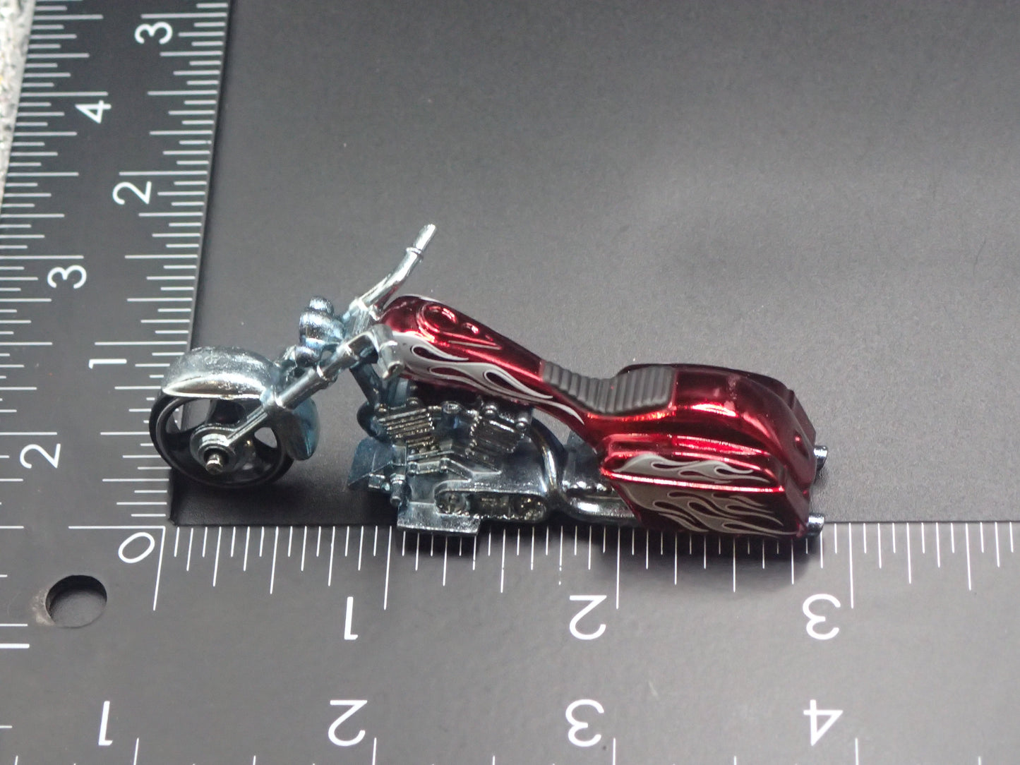 BAD BAGGER MOTORCYCLE RED HOT WHEELS 1:64 HW SCALE DIORAMA DIECAST MODEL CAR