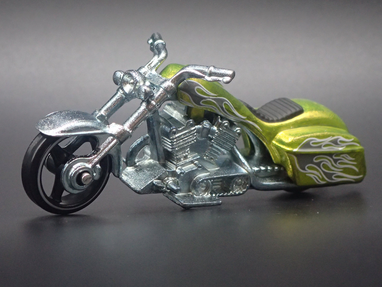BAD BAGGER MOTORCYCLE YELLOW HOT WHEELS 1:64 HW SCALE DIORAMA DIECAST MODEL CAR