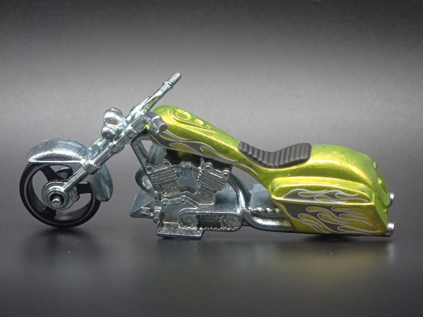 BAD BAGGER MOTORCYCLE YELLOW HOT WHEELS 1:64 HW SCALE DIORAMA DIECAST MODEL CAR