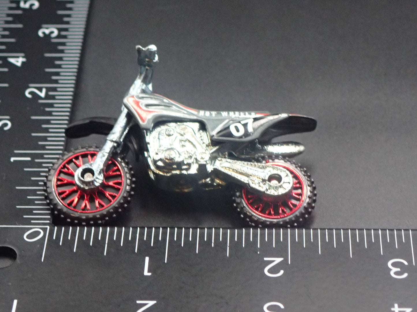 DIRT BIKE HW450F MOTORCYCLE HOT WHEELS 1:64 HW SCALE DIORAMA DIECAST MODEL CAR