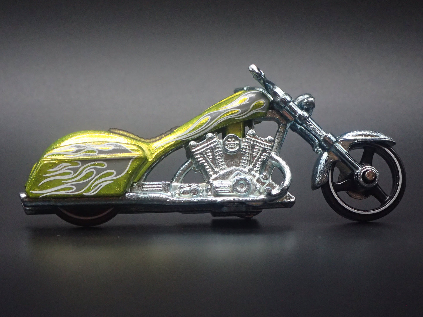 BAD BAGGER MOTORCYCLE YELLOW HOT WHEELS 1:64 HW SCALE DIORAMA DIECAST MODEL CAR
