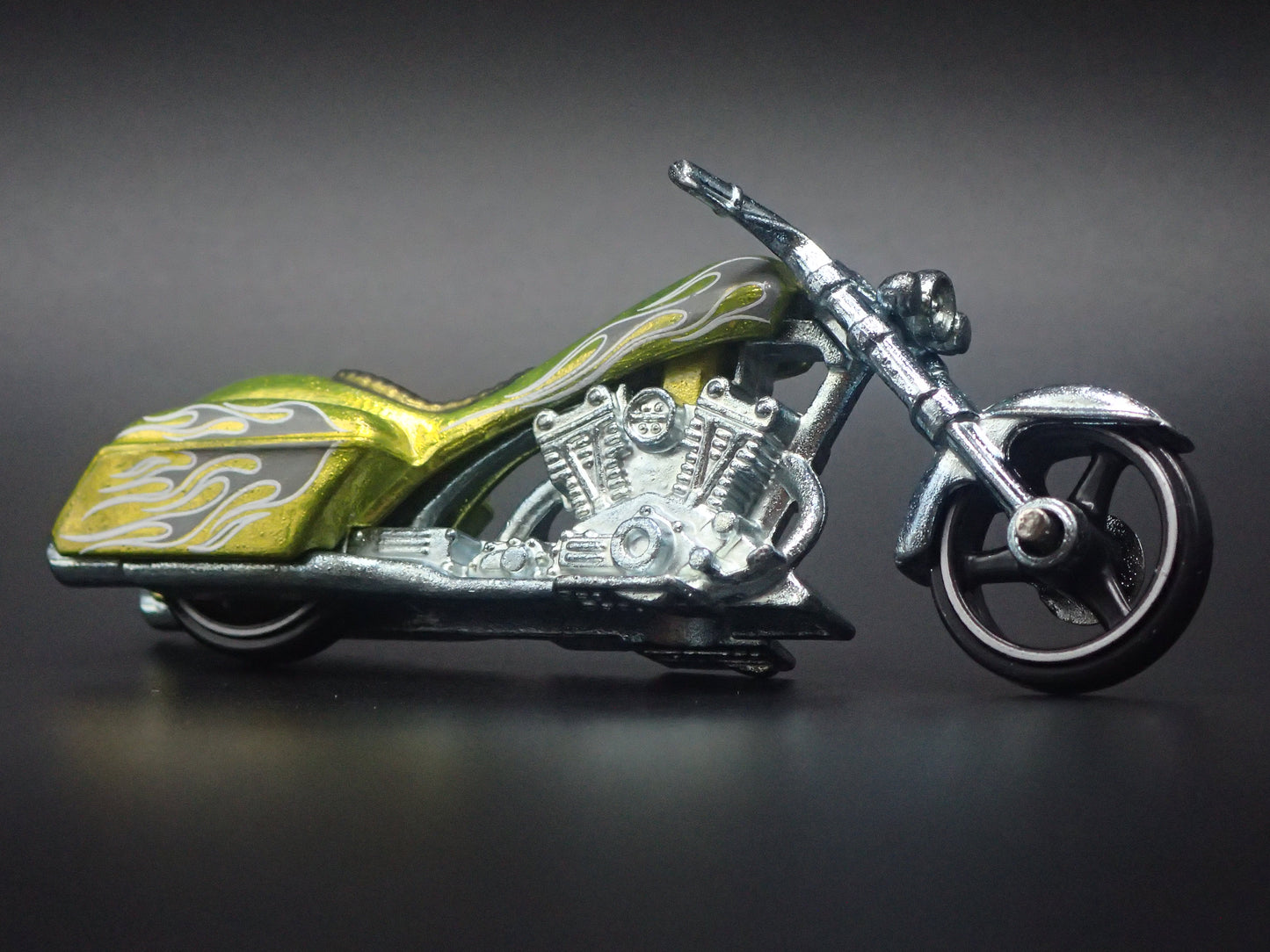 BAD BAGGER MOTORCYCLE YELLOW HOT WHEELS 1:64 HW SCALE DIORAMA DIECAST MODEL CAR