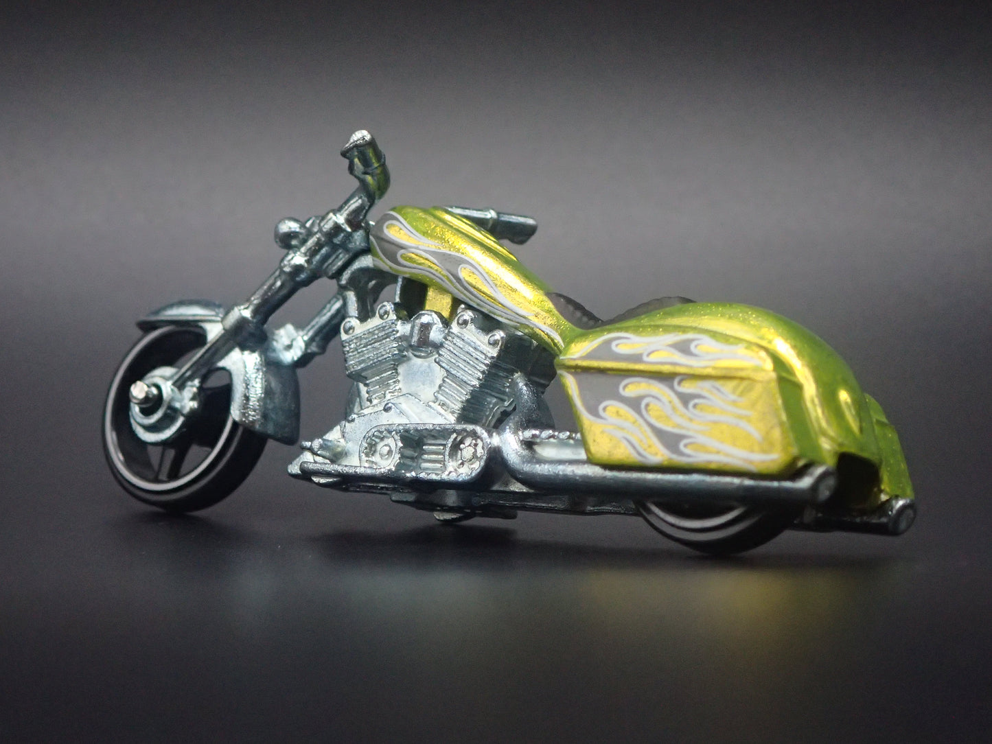 BAD BAGGER MOTORCYCLE YELLOW HOT WHEELS 1:64 HW SCALE DIORAMA DIECAST MODEL CAR