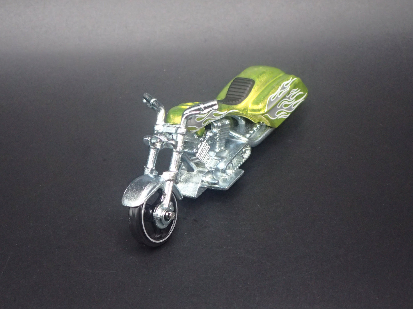 BAD BAGGER MOTORCYCLE YELLOW HOT WHEELS 1:64 HW SCALE DIORAMA DIECAST MODEL CAR
