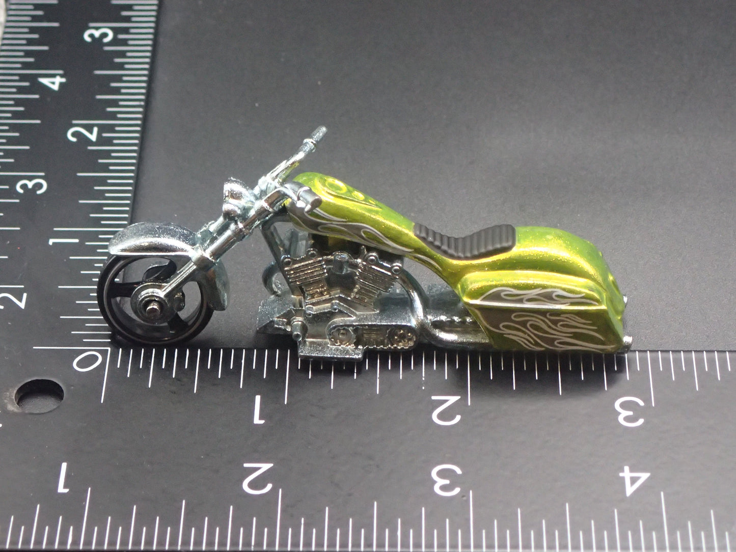BAD BAGGER MOTORCYCLE YELLOW HOT WHEELS 1:64 HW SCALE DIORAMA DIECAST MODEL CAR