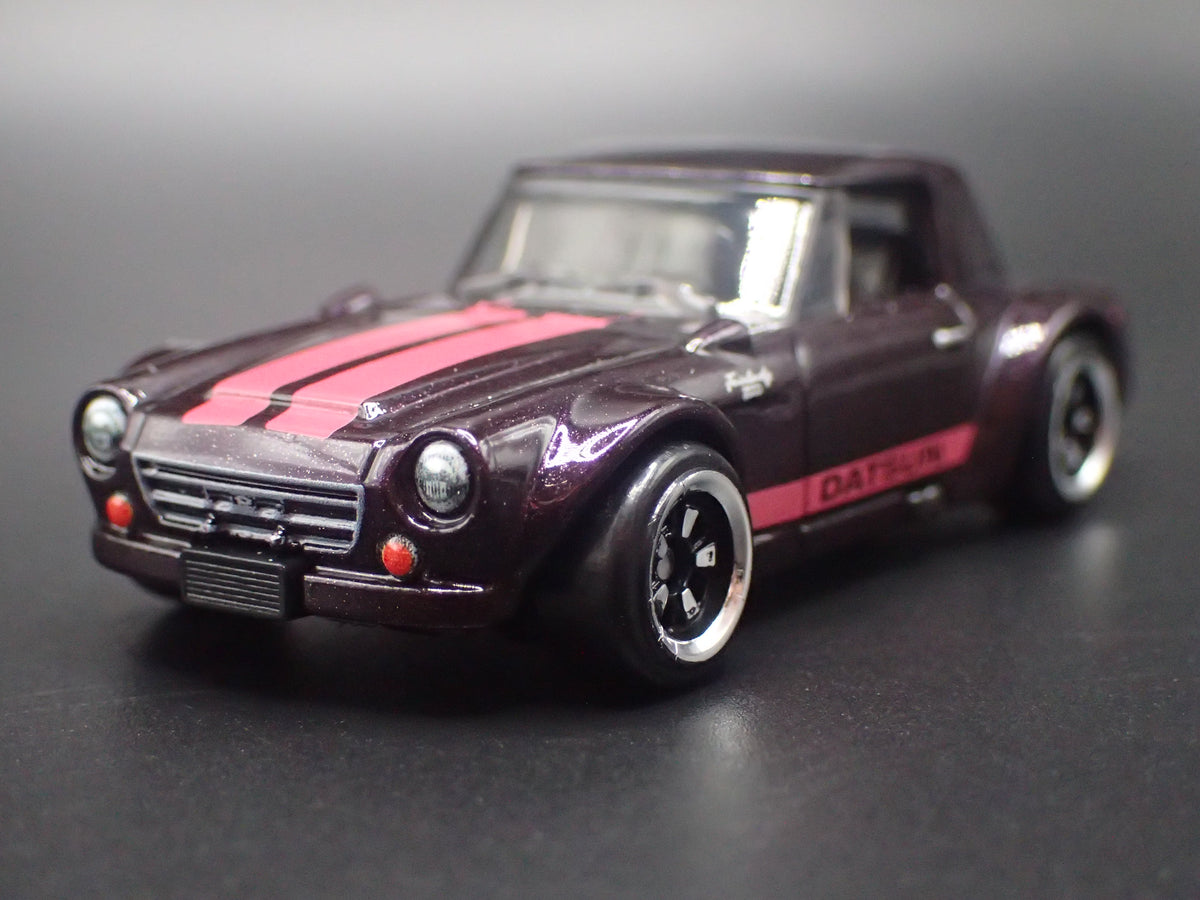 1967-1970 DATSUN FAIRLADY 2000 BLACK 1:64 SCALE DIORAMA DIECAST MODEL CAR