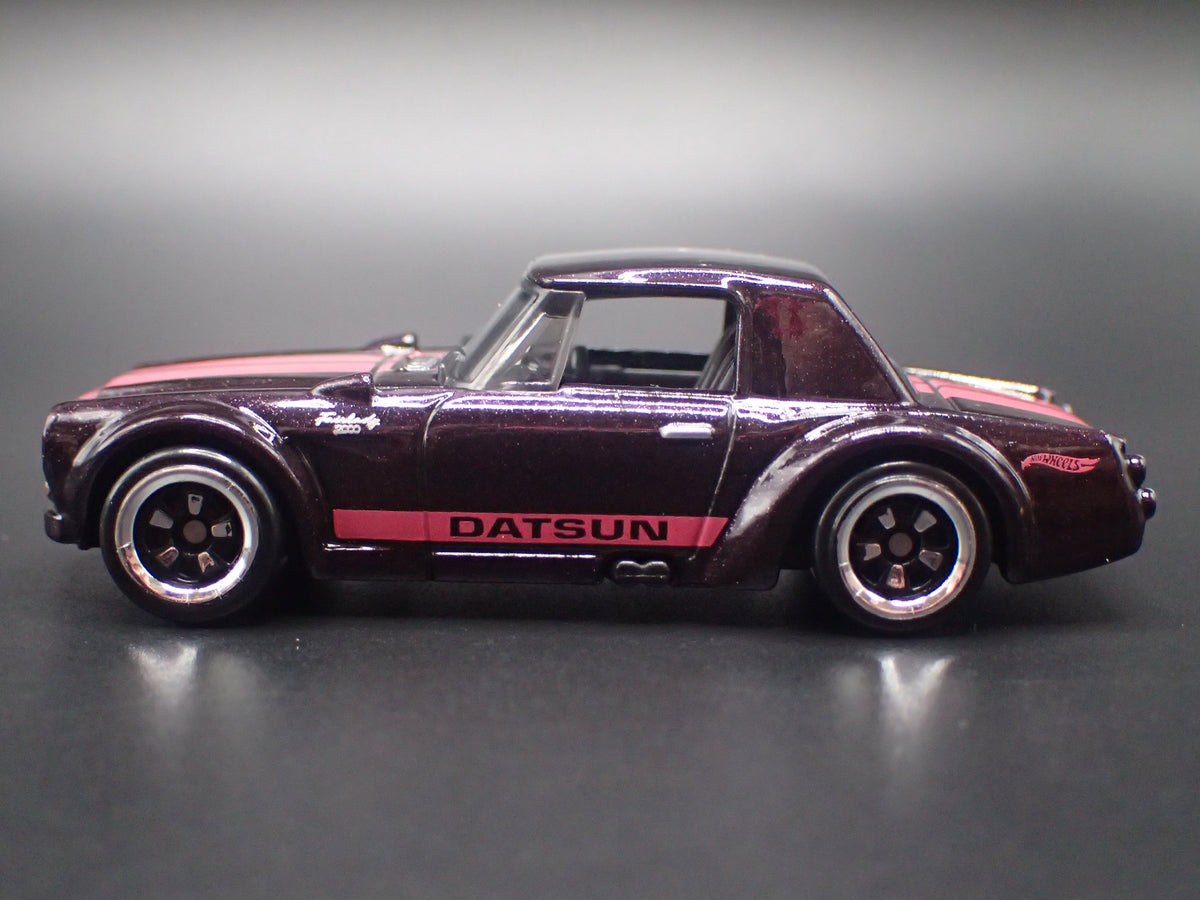 1967-1970 DATSUN FAIRLADY 2000 BLACK 1:64 SCALE DIORAMA DIECAST MODEL CAR