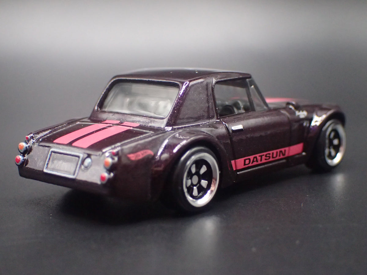 1967-1970 DATSUN FAIRLADY 2000 BLACK 1:64 SCALE DIORAMA DIECAST MODEL CAR