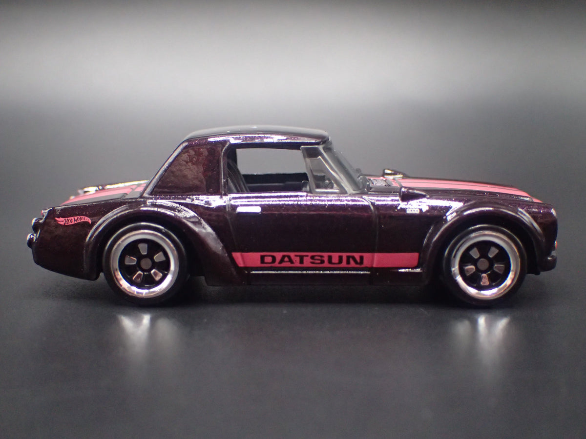 1967-1970 DATSUN FAIRLADY 2000 BLACK 1:64 SCALE DIORAMA DIECAST MODEL CAR