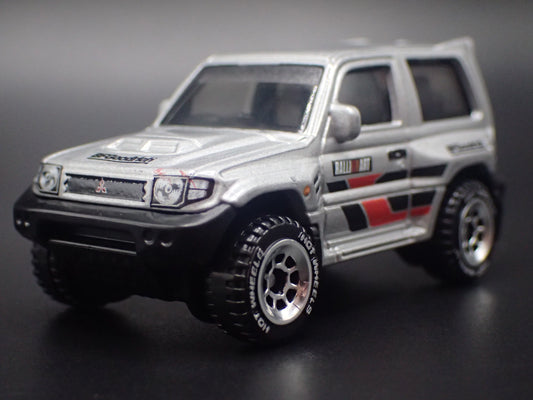 1997-1999 MITSUBISHI PAJERO EVOLUTION SUV 1:64 SCALE DIORAMA DIECAST MODEL CAR-Burning Rubber Toy Company