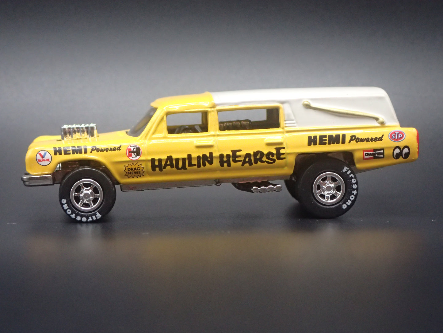 HAULIN HEARSE MOONEYES DRAGSTER NHRA 1:64 SCALE DIECAST MODEL CAR
