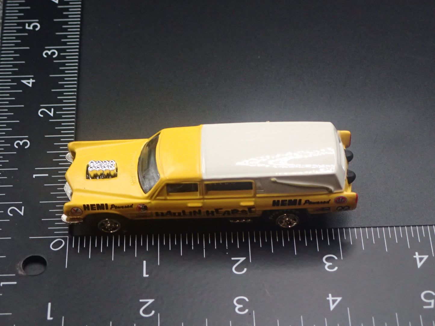 HAULIN HEARSE MOONEYES DRAGSTER NHRA 1:64 SCALE DIECAST MODEL CAR