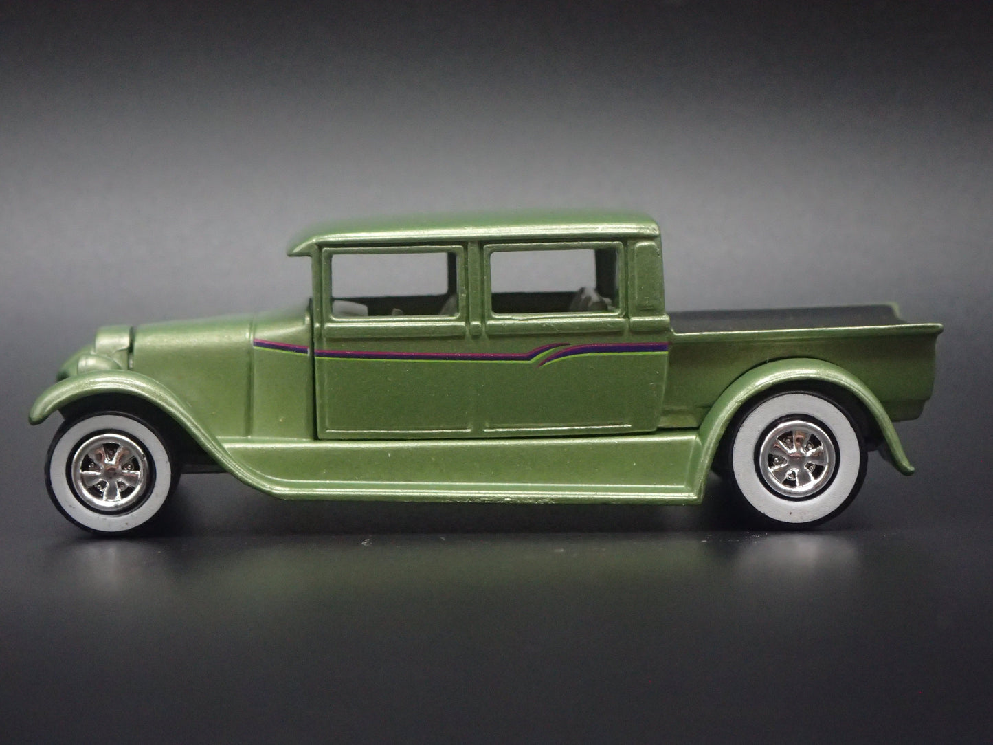1929 29 FORD CREW CAB PICKUP TRUCK GREEN 1:64 SCALE DIORAMA DIECAST MODEL CAR