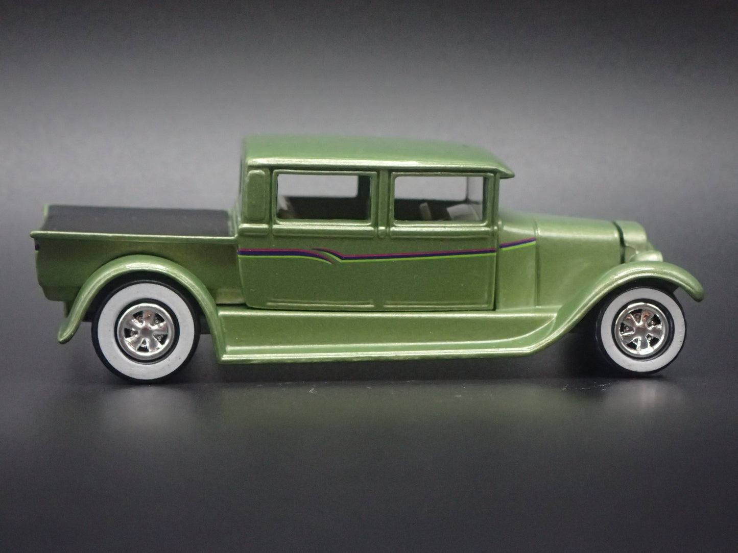 1929 29 FORD CREW CAB PICKUP TRUCK GREEN 1:64 SCALE DIORAMA DIECAST MODEL CAR