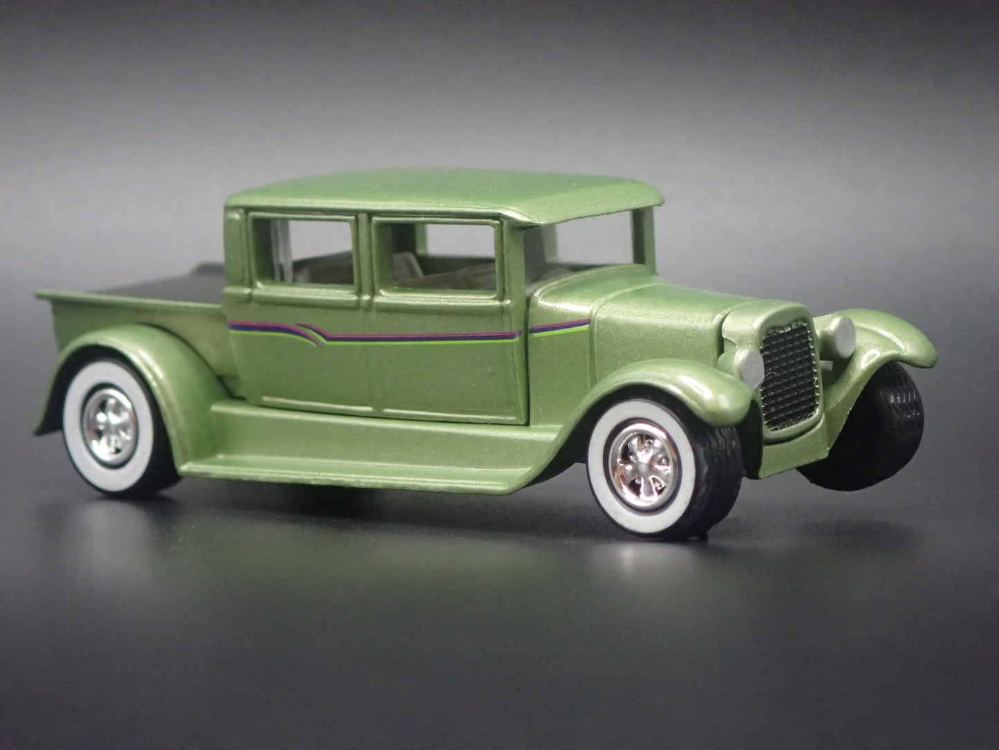 1929 29 FORD CREW CAB PICKUP TRUCK GREEN 1:64 SCALE DIORAMA DIECAST MODEL CAR
