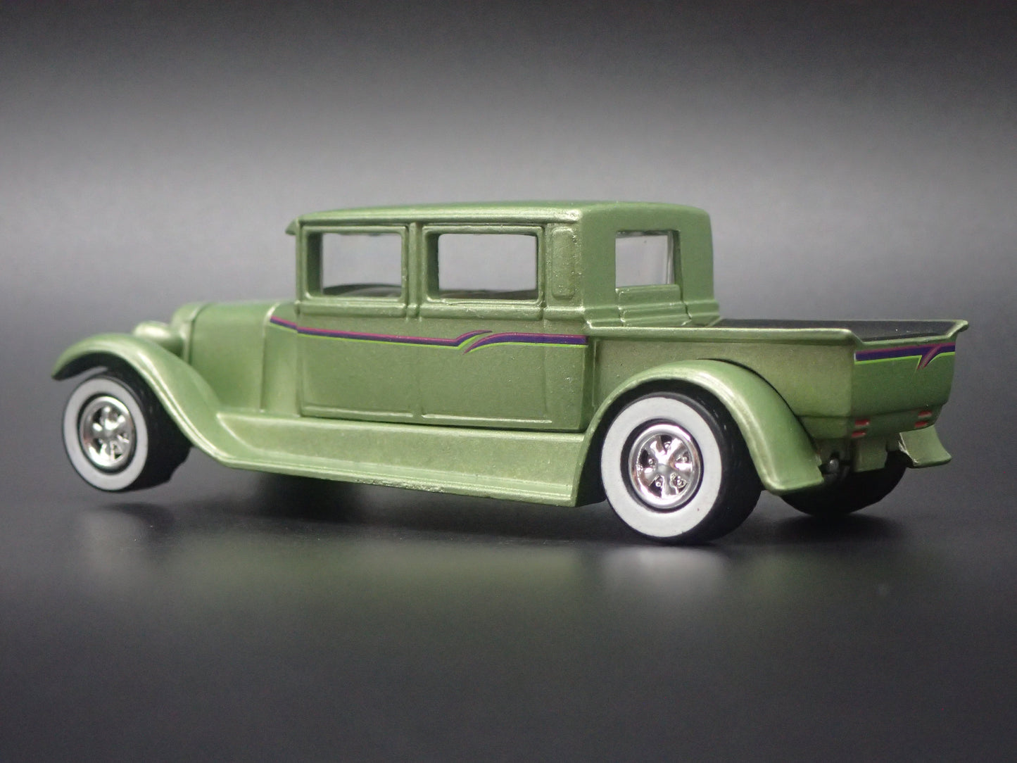1929 29 FORD CREW CAB PICKUP TRUCK GREEN 1:64 SCALE DIORAMA DIECAST MODEL CAR