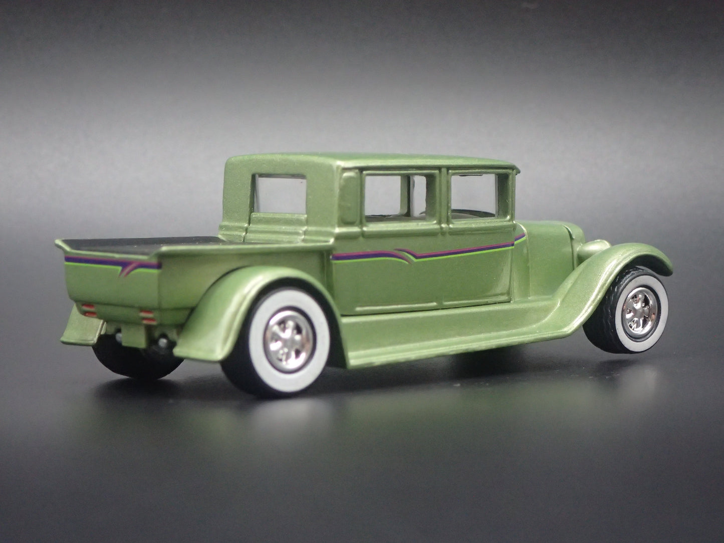 1929 29 FORD CREW CAB PICKUP TRUCK GREEN 1:64 SCALE DIORAMA DIECAST MODEL CAR