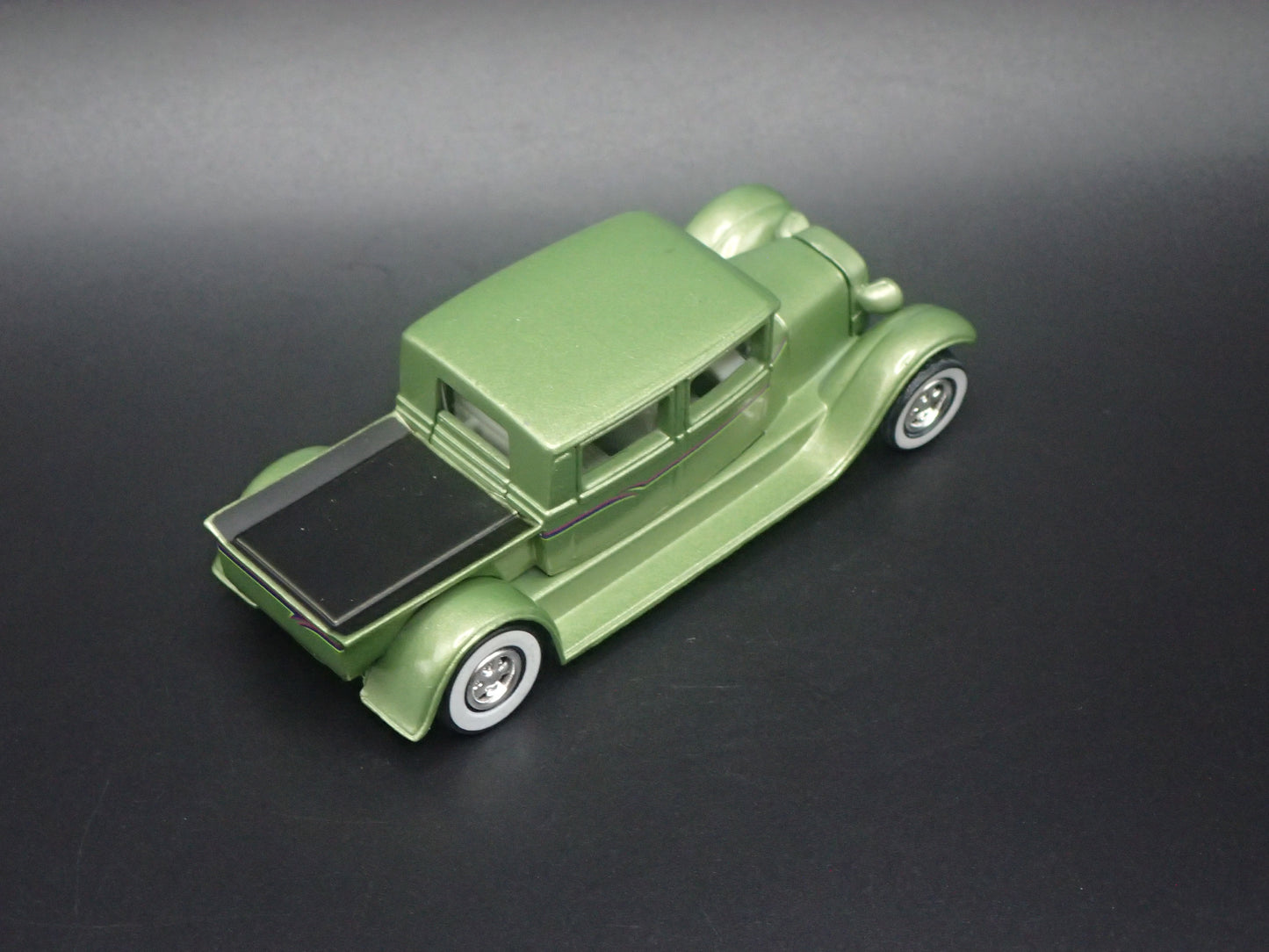 1929 29 FORD CREW CAB PICKUP TRUCK GREEN 1:64 SCALE DIORAMA DIECAST MODEL CAR