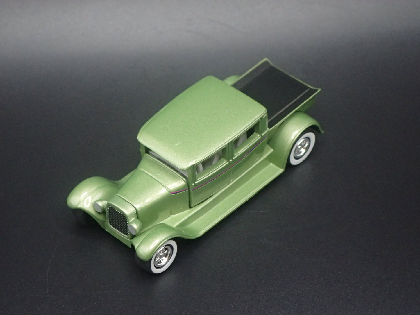 1929 29 FORD CREW CAB PICKUP TRUCK GREEN 1:64 SCALE DIORAMA DIECAST MODEL CAR