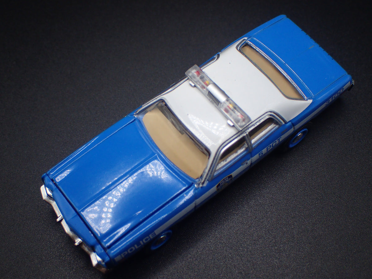 1977 PLYMOUTH FURY NEW YORK CITY NYPD POLICE 1:64 SCALE DIECAST MODEL CAR