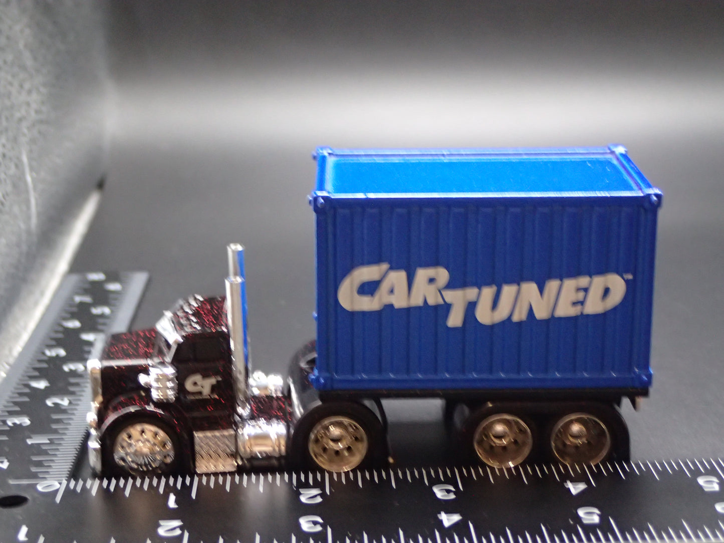 CAR TUNED SNEAKY PETE CONTAINER RIG 1:64 SCALE DIORAMA DIECAST MODEL CAR