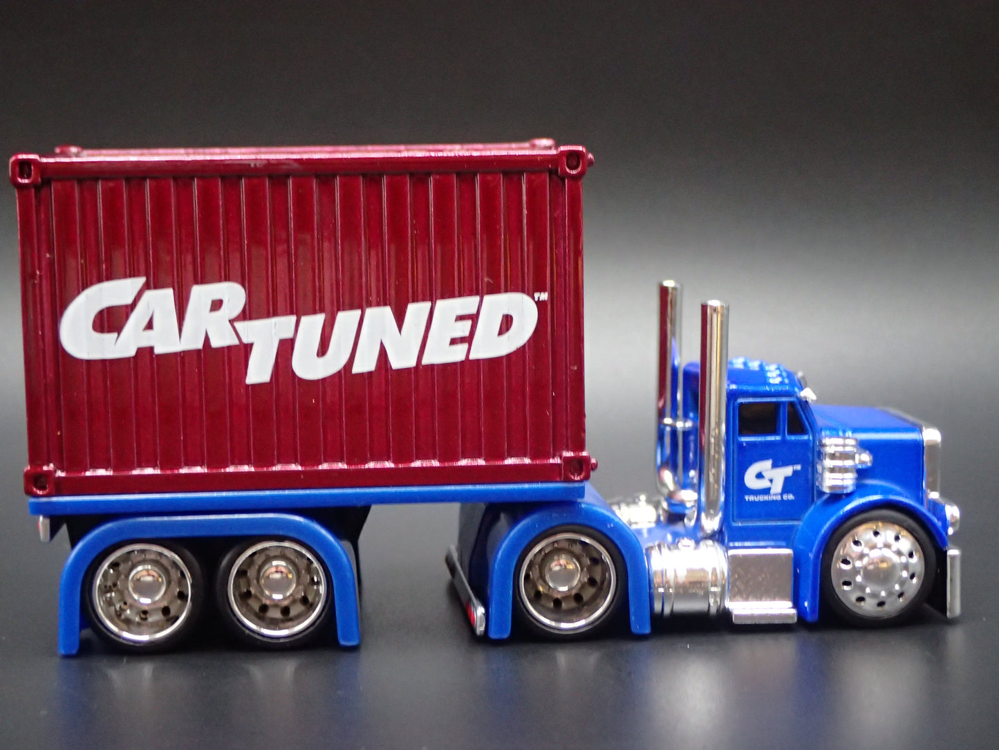 CAR TUNED SNEAKY PETE CONTAINER RIG 1:64 SCALE DIORAMA DIECAST MODEL CAR
