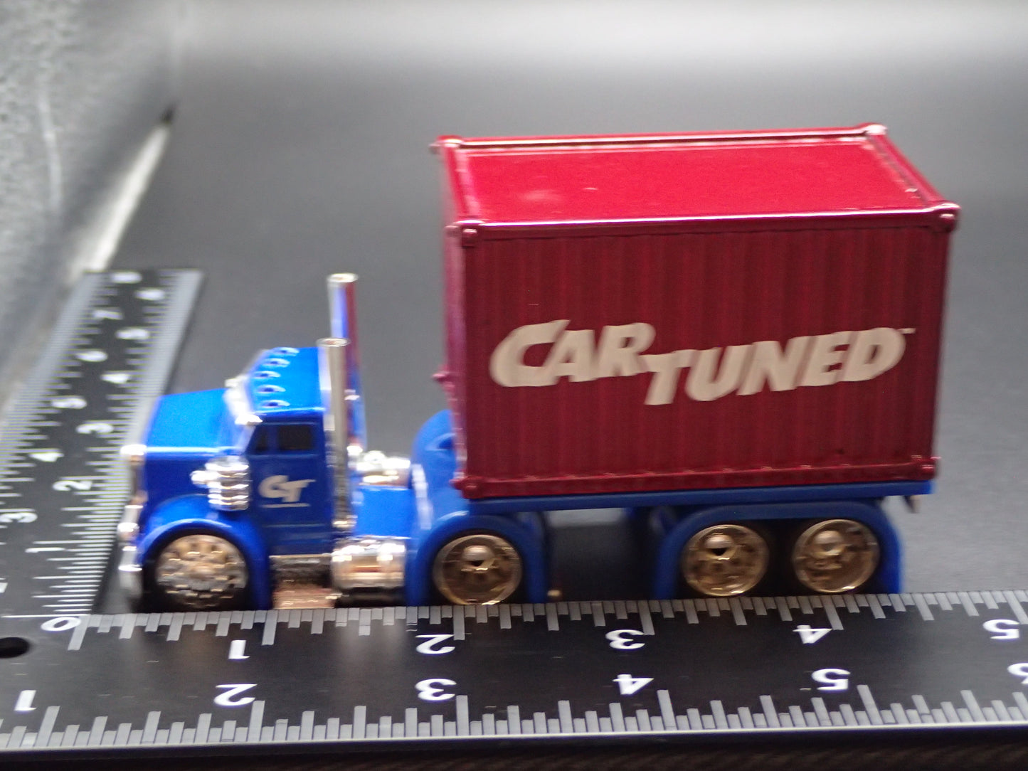 CAR TUNED SNEAKY PETE CONTAINER RIG 1:64 SCALE DIORAMA DIECAST MODEL CAR