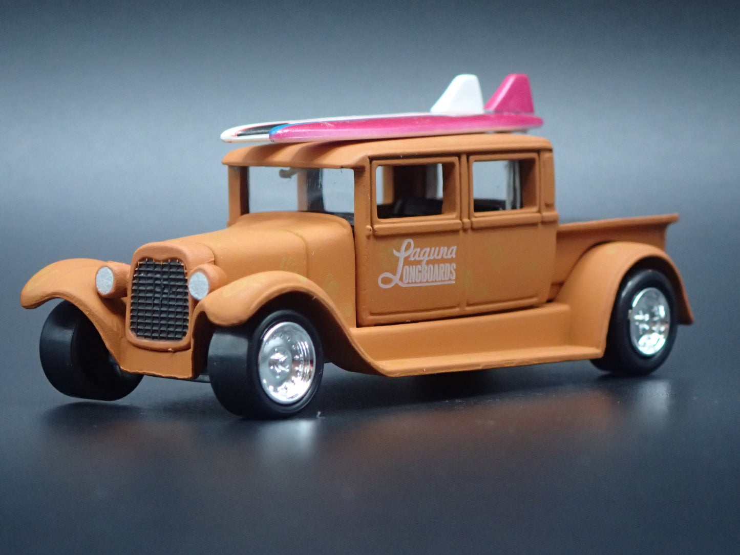 1929 29 FORD CREW CAB PICKUP TRUCK SURFING 1:64 SCALE DIORAMA DIECAST MODEL CAR