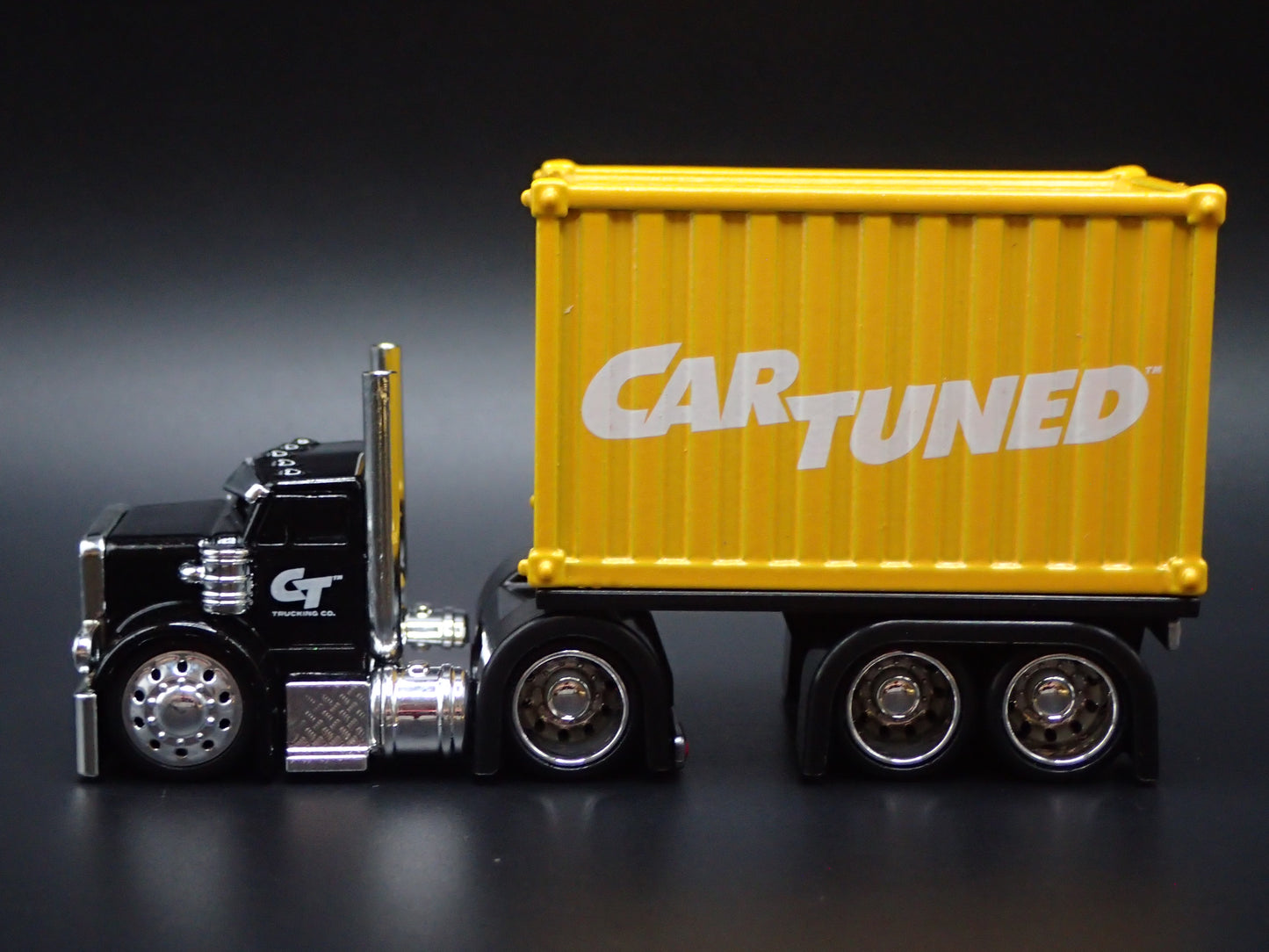 CAR TUNED SNEAKY PETE CONTAINER RIG 1:64 SCALE DIORAMA DIECAST MODEL CAR
