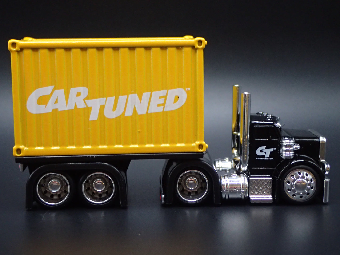 CAR TUNED SNEAKY PETE CONTAINER RIG 1:64 SCALE DIORAMA DIECAST MODEL CAR