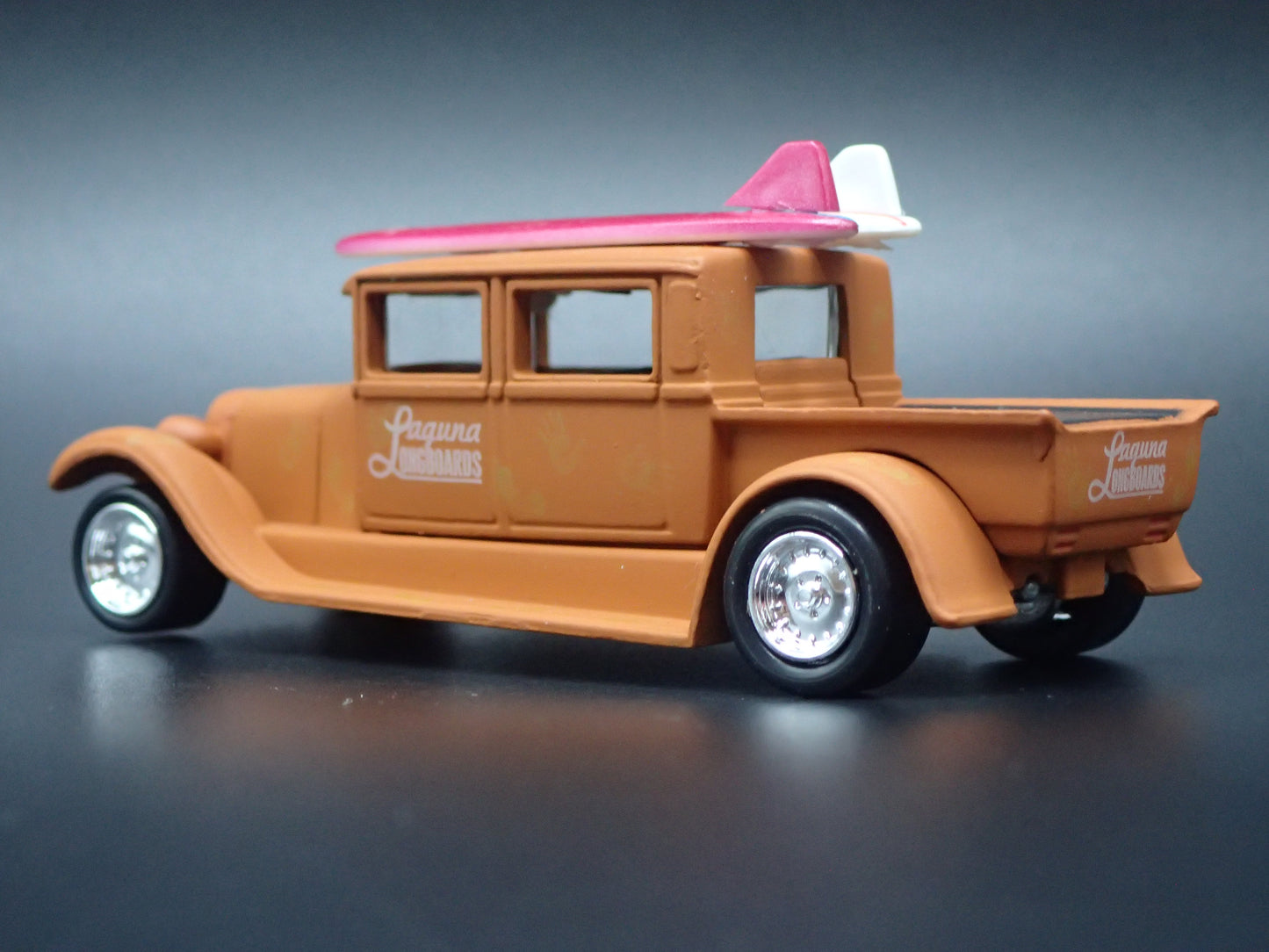 1929 29 FORD CREW CAB PICKUP TRUCK SURFING 1:64 SCALE DIORAMA DIECAST MODEL CAR
