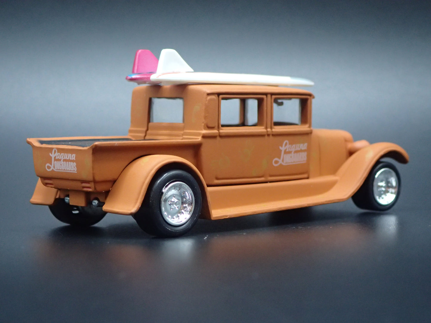 1929 29 FORD CREW CAB PICKUP TRUCK SURFING 1:64 SCALE DIORAMA DIECAST MODEL CAR
