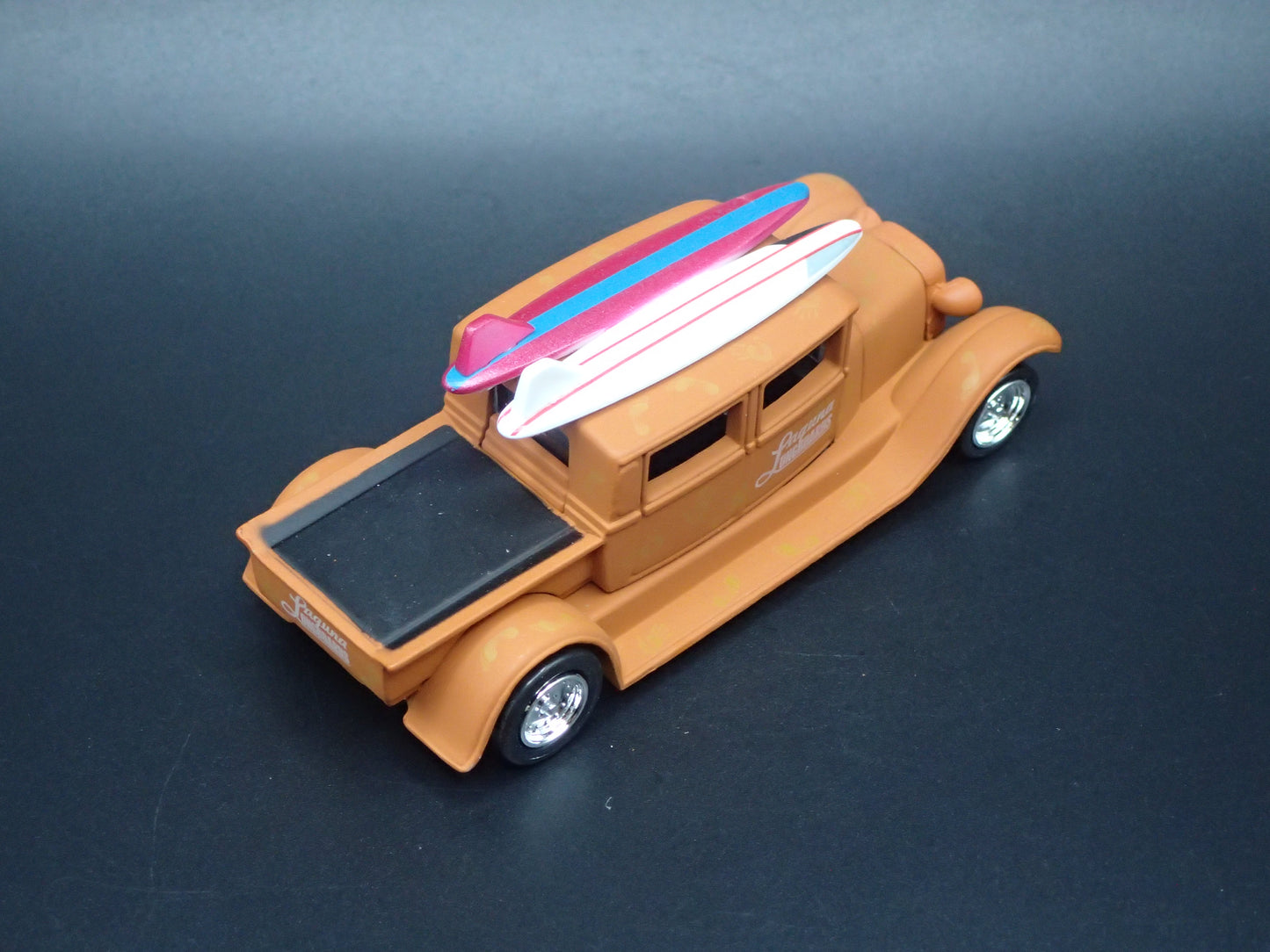 1929 29 FORD CREW CAB PICKUP TRUCK SURFING 1:64 SCALE DIORAMA DIECAST MODEL CAR