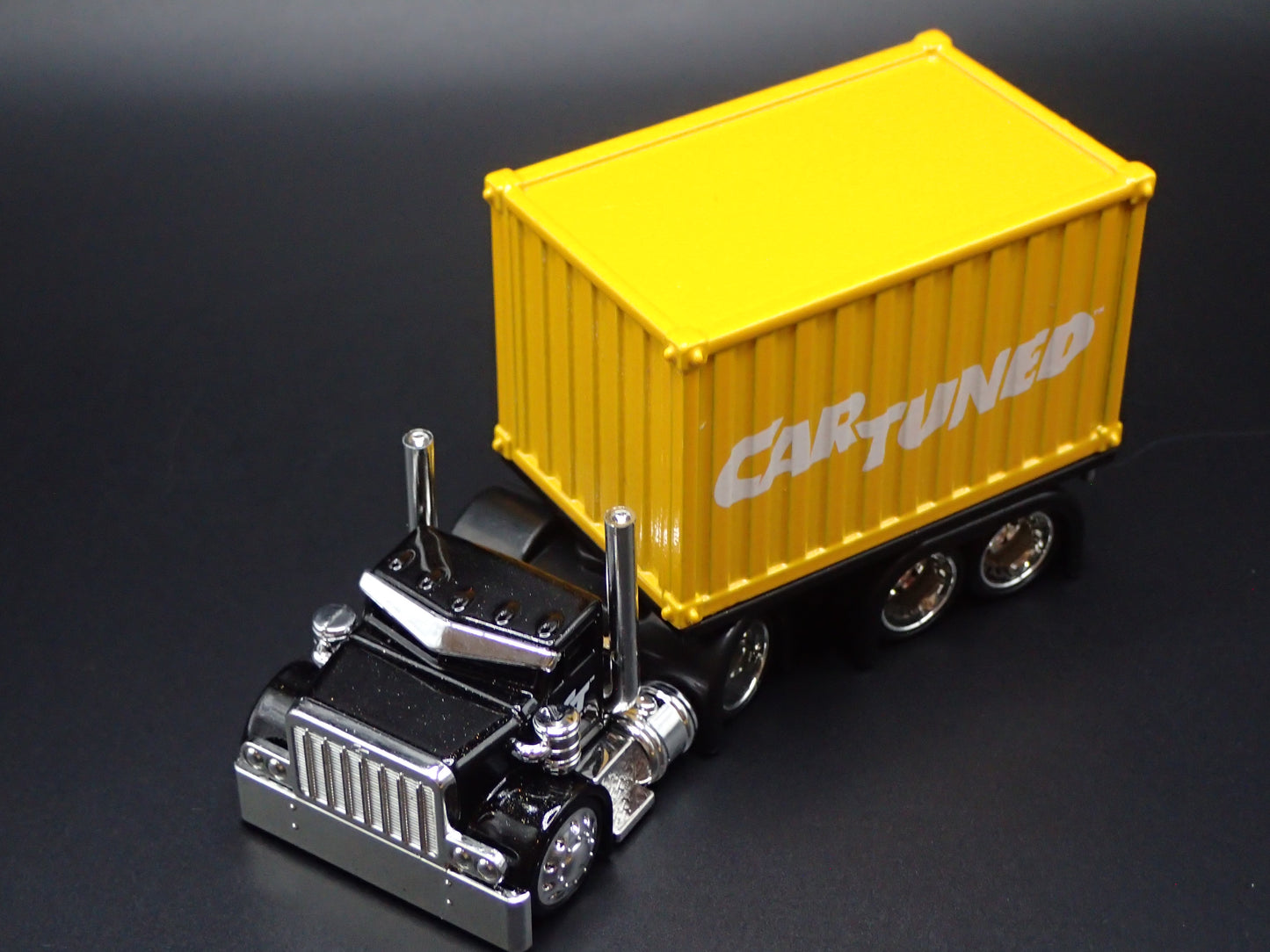 CAR TUNED SNEAKY PETE CONTAINER RIG 1:64 SCALE DIORAMA DIECAST MODEL CAR