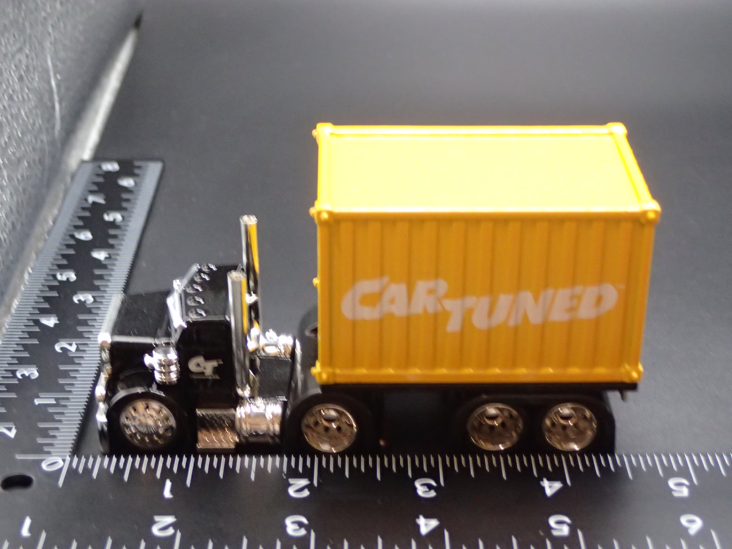 CAR TUNED SNEAKY PETE CONTAINER RIG 1:64 SCALE DIORAMA DIECAST MODEL CAR