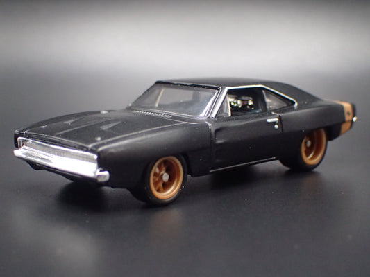 1968 68 DODGE CHARGER RT BLACK 1:64 SCALE COLLECTIBLE DIORAMA DIECAST MODEL CAR