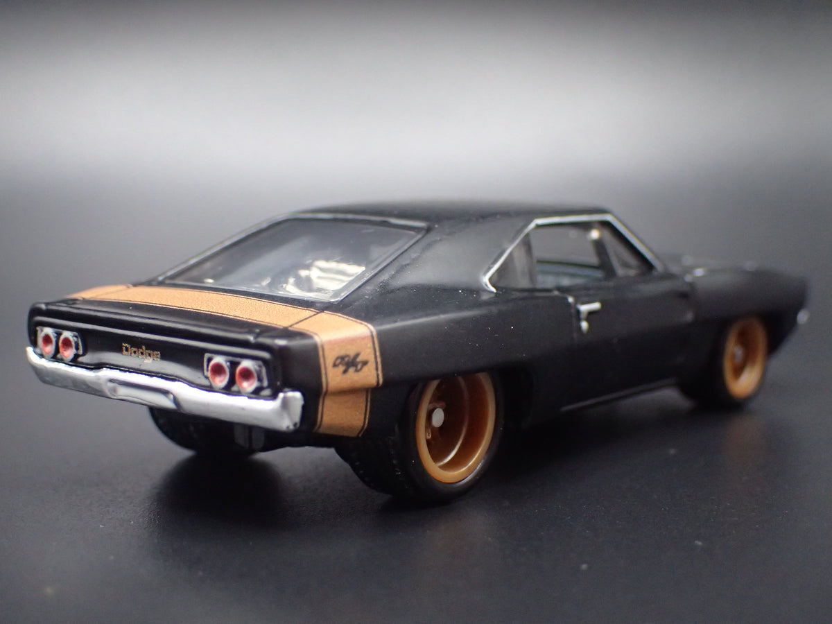 1968 68 DODGE CHARGER RT BLACK 1:64 SCALE COLLECTIBLE DIORAMA DIECAST MODEL CAR