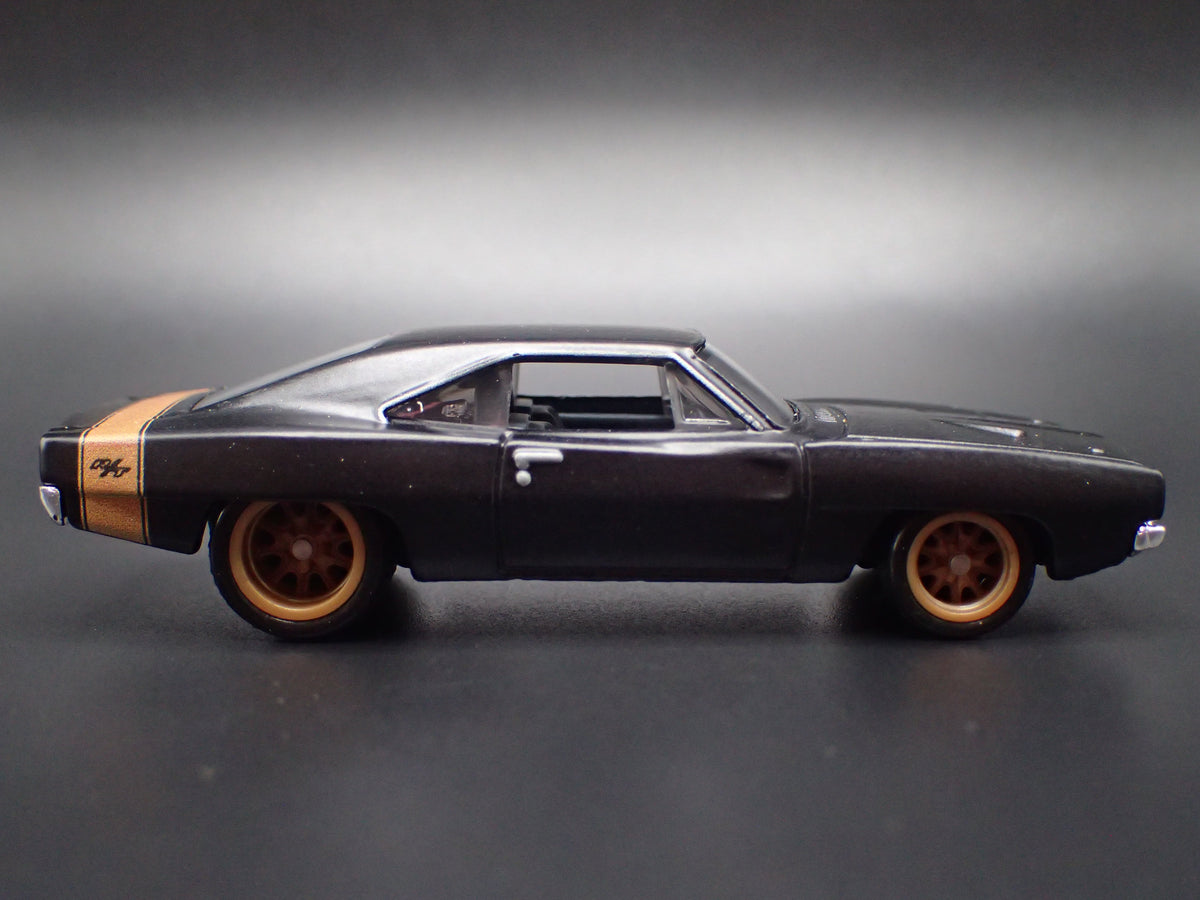 1968 68 DODGE CHARGER RT BLACK 1:64 SCALE COLLECTIBLE DIORAMA DIECAST MODEL CAR